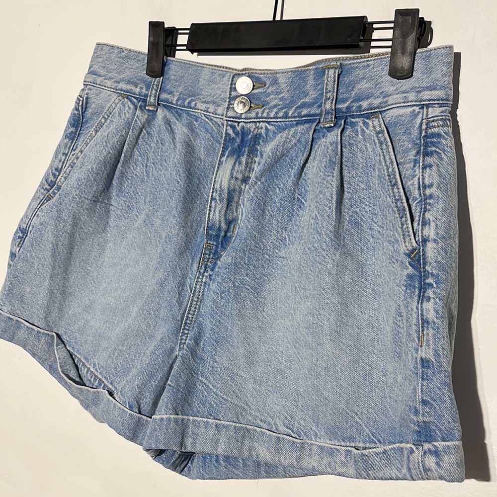 American Eagle Light Wash High Rise Mom Denim Shorts Size 10 - Picture 3 of 9